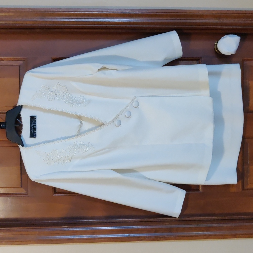 Michael Duprè for SUE BRETT Ladies Vintage Off White Suit w/Embroidered Detail